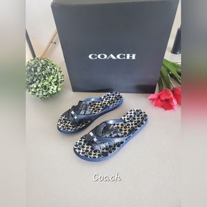 COACH Jolies sandales de style flip-flop à logo bleues et beiges